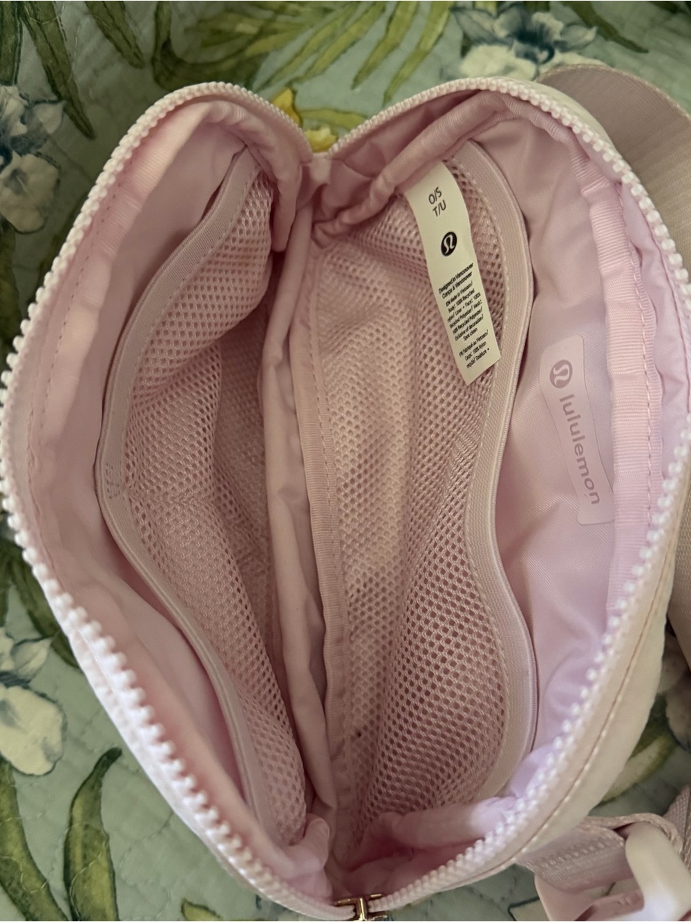 lululemon Pale Pink Everywhere Belt Bag with Gold Logo 1L - Picture 5 of 8